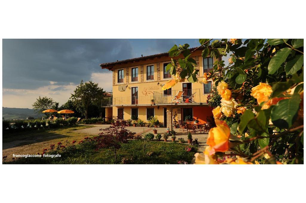 Agriturismo Bianconiglio Villa Monforte dʼAlba Esterno foto